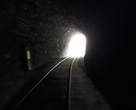 traversée d'un tunnel en VELORAIL